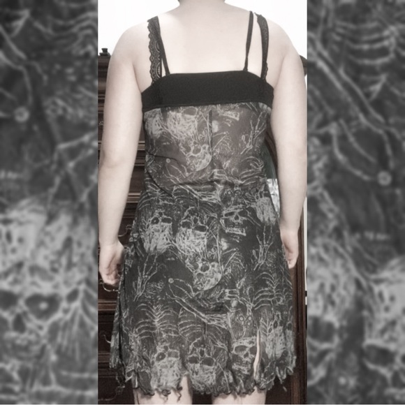 ❗️LAST CHANCE NWOT Distressed Zombie Dress - Picture 3 of 7